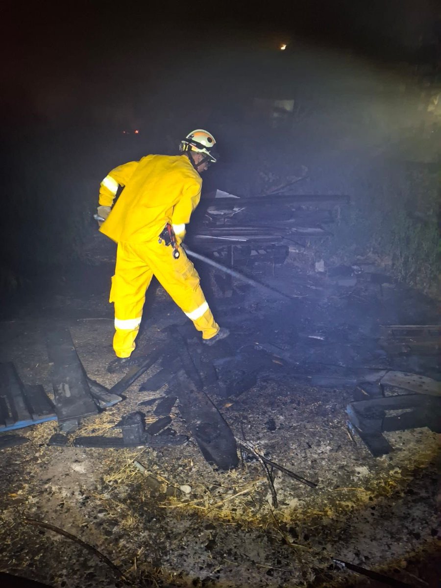 Atendemos incendio de desecho industrial en Rancho La Florida 🔥🚒

🧑‍🚒⛑️ Con un trabajo coordinado entre Bomberos y Protección Civil, se logró controlar y extinguir un incendio 🔥 de gran magnitud en un predio con materiales como llantas, madera y maquinaria.