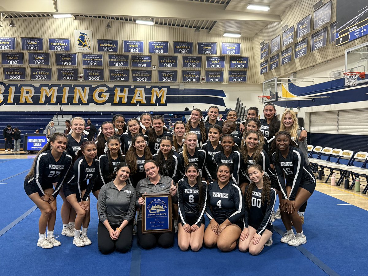 Congratulations to the 2025 Stunt Cheer Champions 
🔊Venice High School!