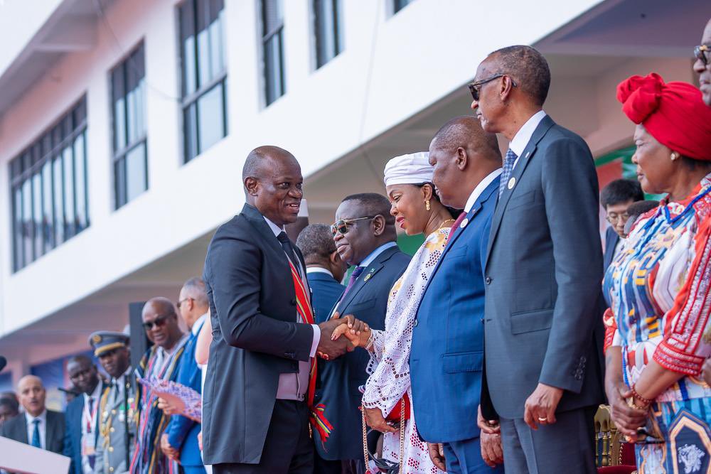 Ce 3 mai 2025, le Président élu, S.E. <a href="/oliguinguema/">Brice Clotaire Oligui Nguema</a>, a prêté serment, marquant le retour du Gabon à l’ordre constitutionnel. 
La présence de nombreux Chefs d’État et de délégations étrangères à cette cérémonie d’investiture témoigne du rayonnement diplomatique retrouvé du pays et