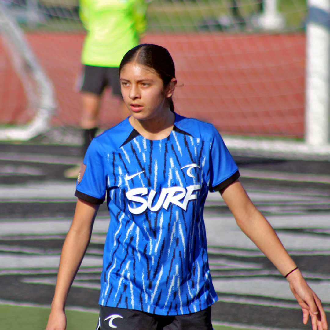 UCLAMCH's tweet image. Anisa's journey with thyroid cancer was met with a team of UCLA Health specialists. @UCLAMCH's Dr. Harvey Chiu & @UCLAHealthJCCC’s Dr. Noah Federman collaborated to give her an innovative treatment & ensured Anisa could return to her passion: soccer. Read: ucla.in/4iISBAF