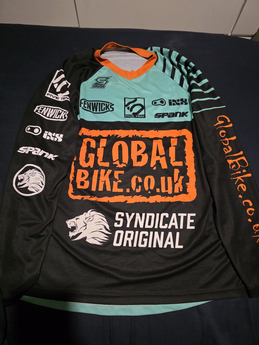 Stephanos_17's tweet photo. @Syndicate This was released in 2017, must be some of the most niche @SyndicateOG related merch? 🚲🏔 Wasn't this your friends team? https://t.co/RFcnaWLrFI
