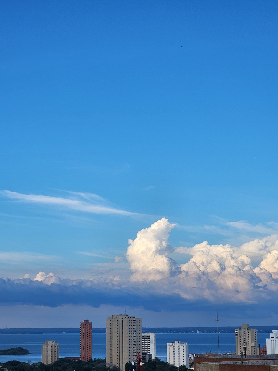 drnerioleon's tweet photo. Después de una mañana muy nublada y lluviosa,  a esta hora tenemos una tarde muy clara con cielos azules hacia el este: Puertos de Altagracia visto desde el norte de Maracaibo. @Meteovargas @ClimaMaracaibo @MeteoZuliaReal https://t.co/4XMOK1xu2T