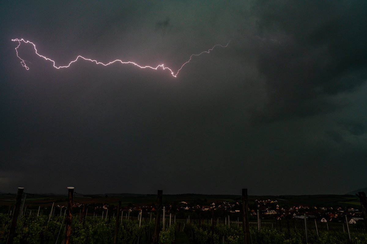 CedricSchell's tweet image. Voici quelques photos de l’orage qui a eu lieu ce soir en Alsace.
📍Steinseltz