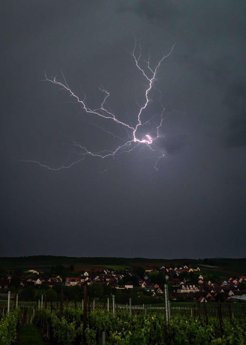 CedricSchell's tweet image. Voici quelques photos de l’orage qui a eu lieu ce soir en Alsace.
📍Steinseltz