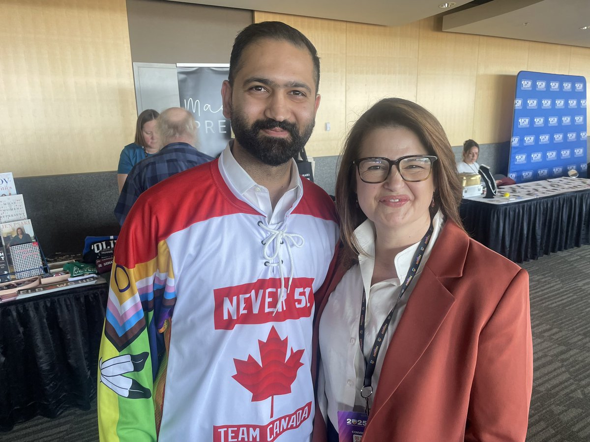 Meeting with so many incredible Alberta NDP MLAs at Convention in Edmonton

Guess what? They support staying in Canada too!

We can build bridges and build this country. 🇨🇦