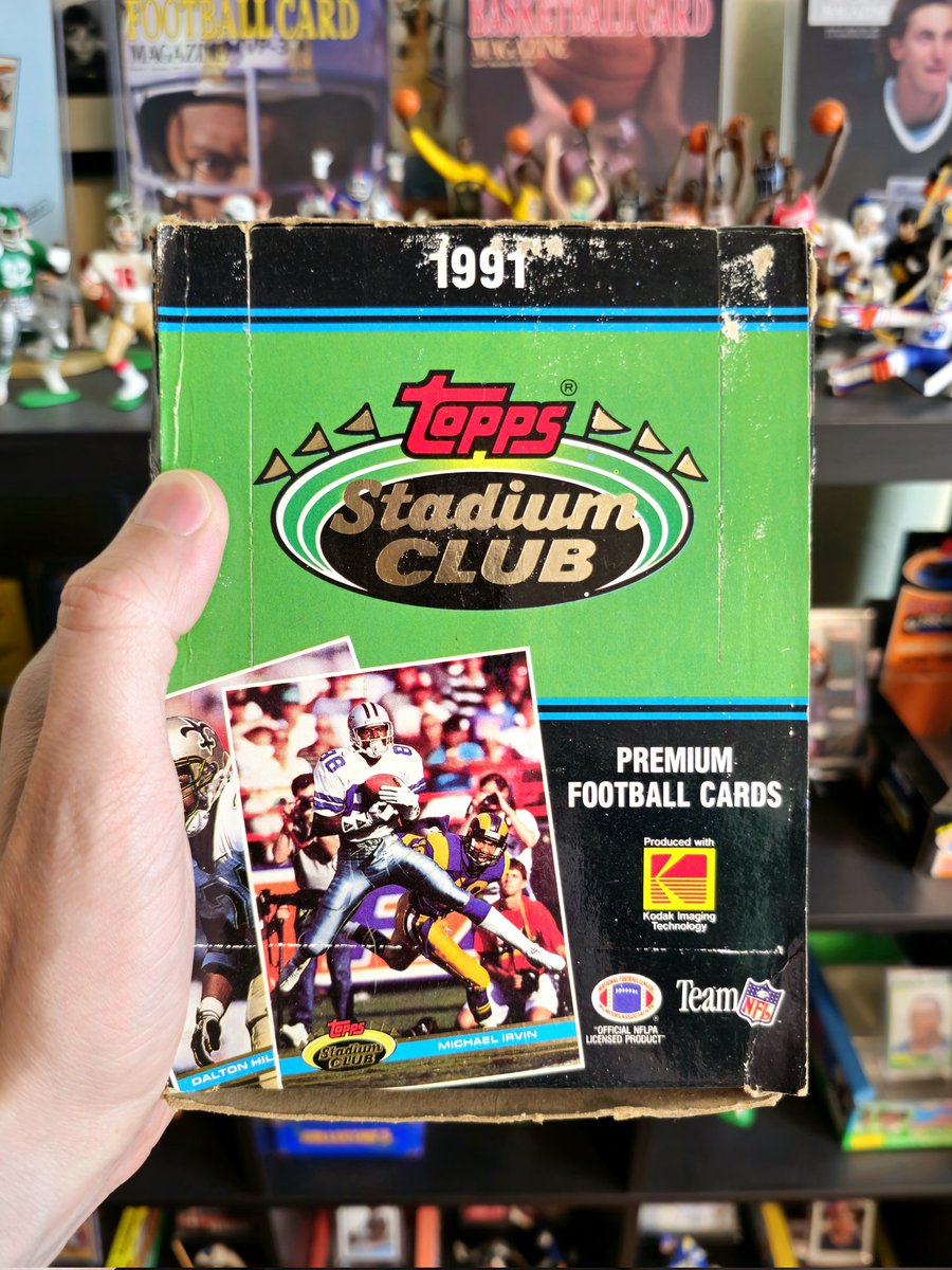 🚨 GIVEAWAY ALERT 🚨

For a chance to win a full box of 1991 Topps Stadium Club Football Cards 🤩

Like / Follow / Repost to Enter ♻️

Winner TBA Sunday 5/11 📢