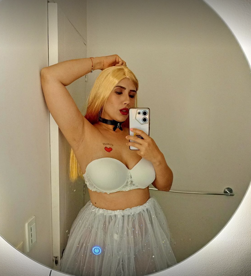 Teasing you is so fun, click if you wanna see more 😉
getallmylinks.com/sofiatwitter