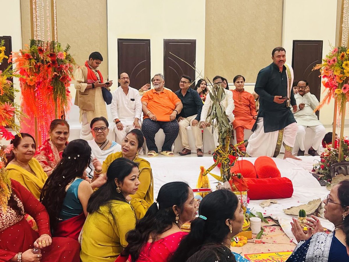 29 अप्रैल को वाराणसी स्थित ताज होटल में आयोजित मेरी छोटी बहन के विवाह समारोह में पधारने के लिए पूर्णिया से स्वतंत्र सांसद एवं देश के सबसे लोकप्रिय नेताओं में से एक, बड़े भाई आदरणीय श्री <a href="/pappuyadavjapl/">Pappu Yadav</a> जी का हृदय से आभार व्यक्त करता हूँ।
भैया न केवल समारोह में शामिल हुए, बल्कि