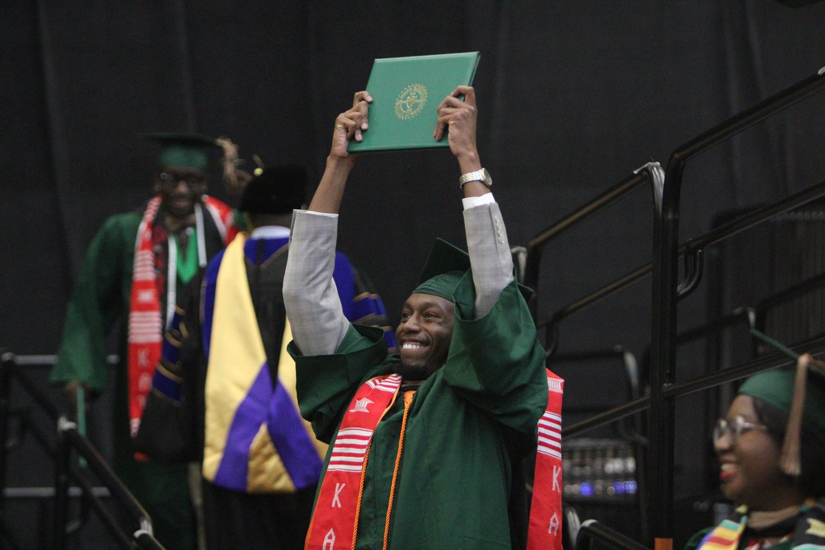youngkingjay4's tweet image. First Degree in the family