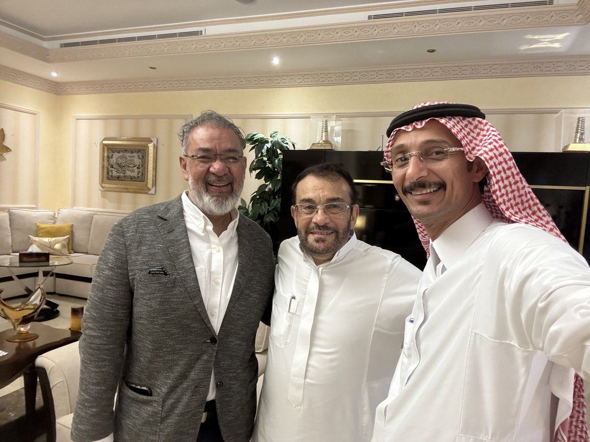 #الأهلي_وكواساكي 
#محمد_باوهاب
اليوم٣مايو ٢٠٢٥ في معيةاستاذي البروف ممدوح اسكندر لزيارة عراب الجراحةفي ابها ومنطقة عسير استاذنا البروف طارق ملطاني في بيته العامرة بجدة حفظه الله وجزاه كل خيرعن ماقدم للمرضى والطلاب واطباءالجراحة فترةعمله في ابها واعاننا ان نحتذي بهم ونكمل مسيرتهم
