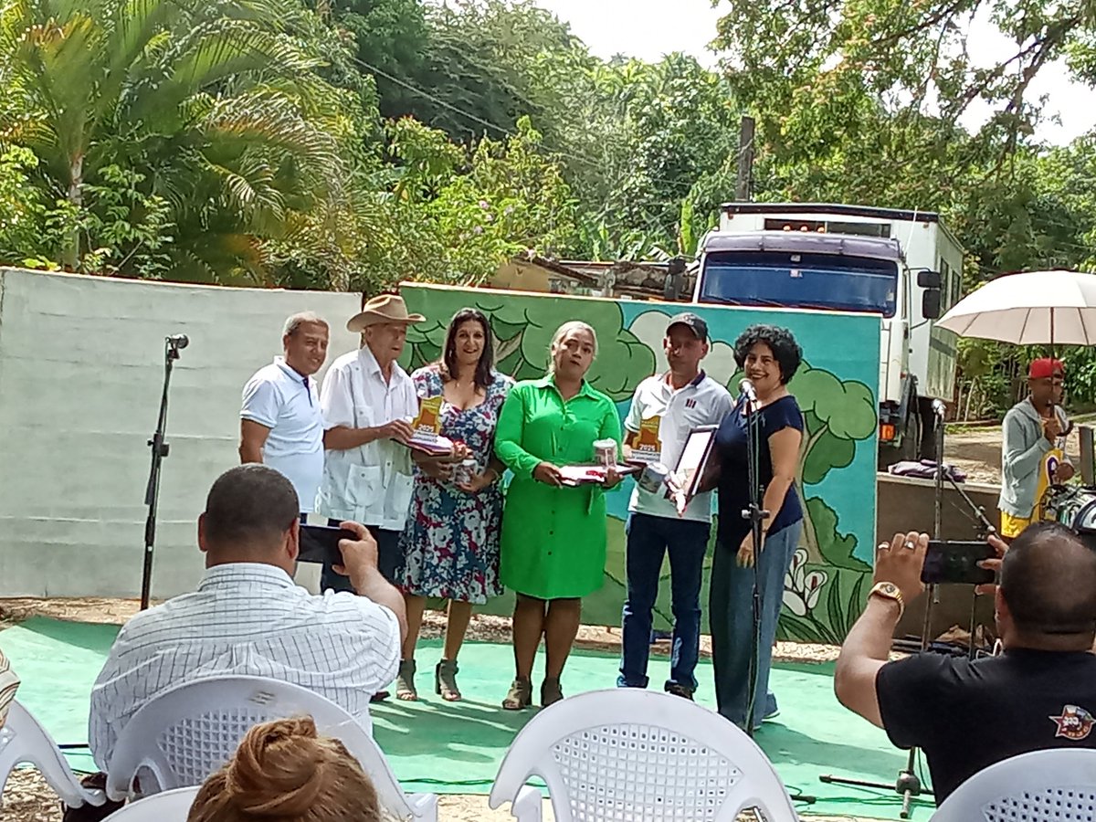 Reabrió sus puertas hoy, luego de un cambio en el montaje museográfico la Casa Museo Las Mercedes, en un día cargado de historia donde los niños y jóvenes fueron los protagonistas.
#GranmaConmigoCuenta 
#PatrimonioGranma