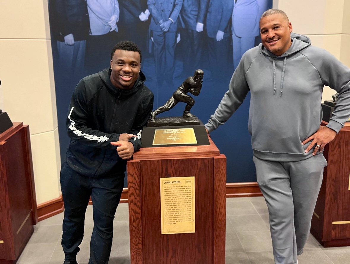 Notre Dame Planet (@notredameplanet) on Twitter photo NEWS: 2026 Four-Star RB Javian Osborne (<a href="/osborne__era/">Javian “JO” Osborne</a>) has committed to Notre Dame, he posted. ☘️
Osborne, a 5-10 195’ back out of Texas ultimately chooses the Irish over the Wolverines.
Notre Dame recruiting is HOT right now. NEWS: 2026 Four-Star RB Javian Osborne (<a href="/osborne__era/">Javian “JO” Osborne</a>) has committed to Notre Dame, he posted. ☘️
Osborne, a 5-10 195’ back out of Texas ultimately chooses the Irish over the Wolverines.
Notre Dame recruiting is HOT right now.