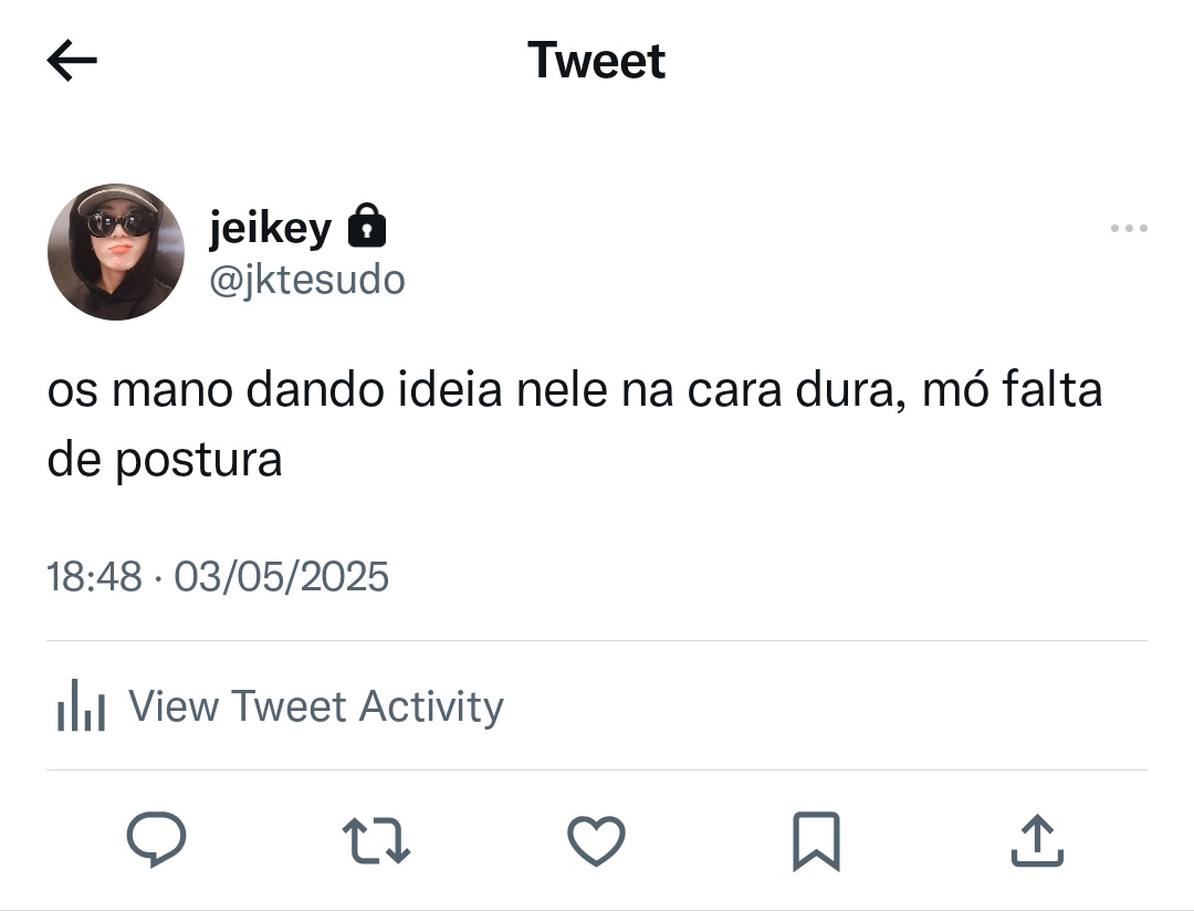thvoxic's tweet photo. #taekookau onde:

Jungkook e Taehyung são amigos que fazem tudo juntos, inclusive treinar. Estava indo tudo bem na amizade dos dois, até Taehyung começar a postar mais sobre os treinos e Jungkook se morder de ciúmes, porém, ser hétero jamais deixaria ele admitir isso. https://t.co/OnTJqr0WQ7