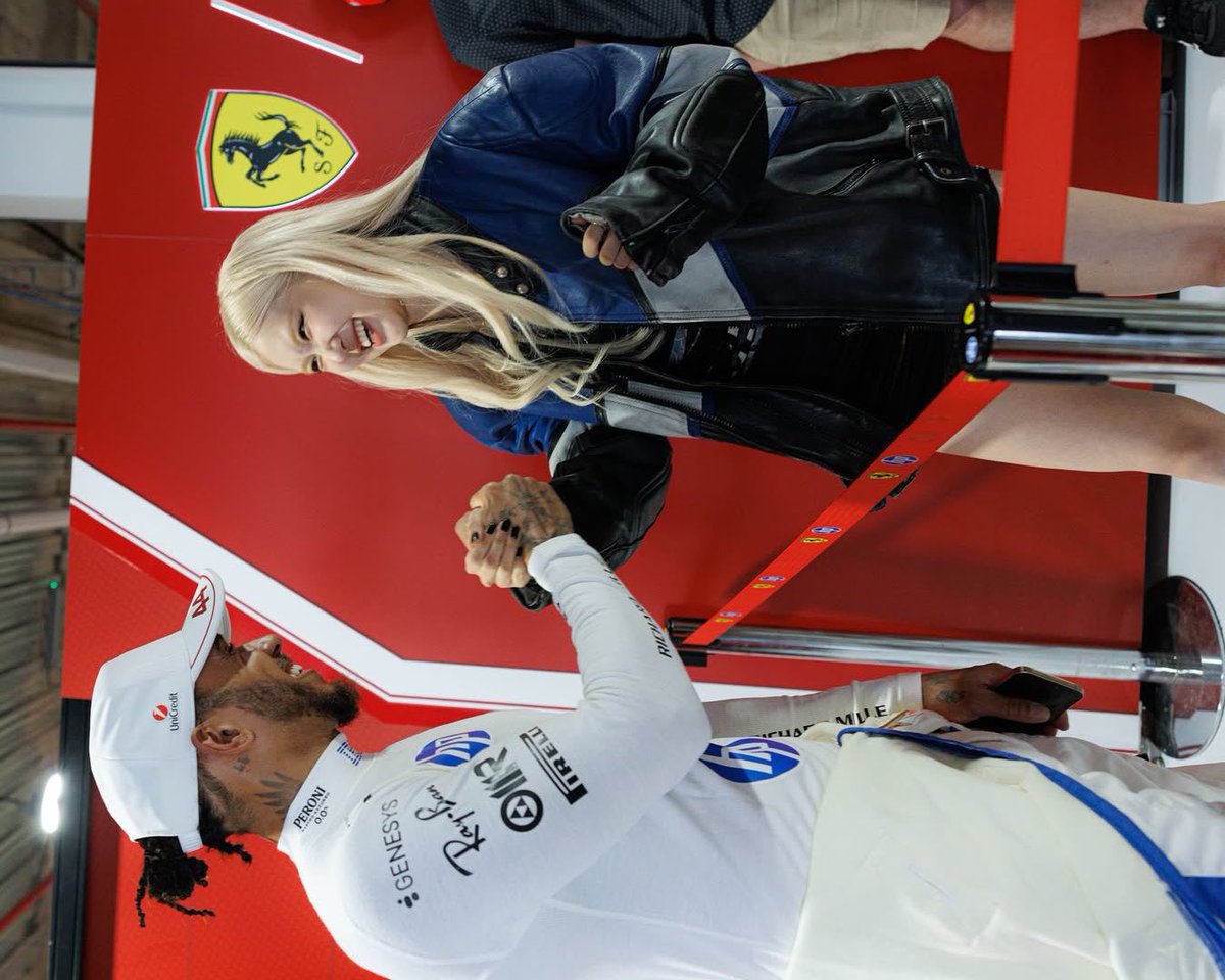 rosé pics tweet media