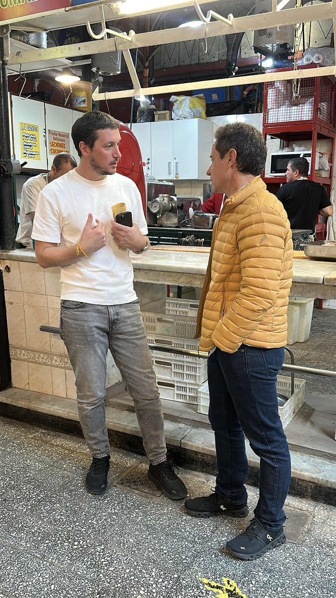 Gabriel Sánchez Zinny (@gzinny) on Twitter photo Junto a <a href="/herlombardi/">Hernán Lombardi</a> y <a href="/ballan_federico/">Federico Ballán</a> visitamos la Comuna 6 y recorrimos el histórico Mercado del Progreso.
Charlamos con vecinos y comerciantes sobre la realidad del barrio, sus desafíos y sus propuestas.
#EsConLospennato #EsConElPro Junto a <a href="/herlombardi/">Hernán Lombardi</a> y <a href="/ballan_federico/">Federico Ballán</a> visitamos la Comuna 6 y recorrimos el histórico Mercado del Progreso.
Charlamos con vecinos y comerciantes sobre la realidad del barrio, sus desafíos y sus propuestas.
#EsConLospennato #EsConElPro