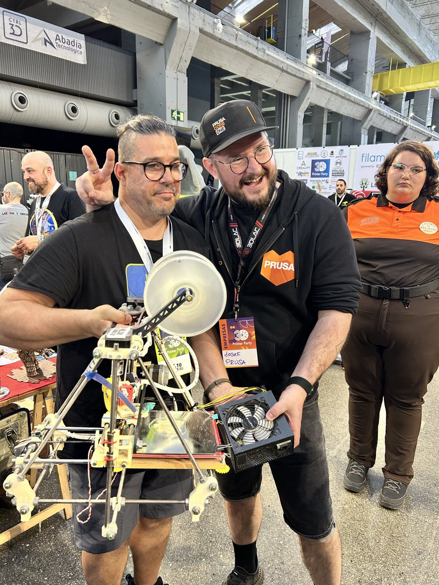 josefprusa's tweet image. Thank you @3DPrinterParty and @Control_3D for having me! It really felt like a family far away from home 🧡💚 See you next year!