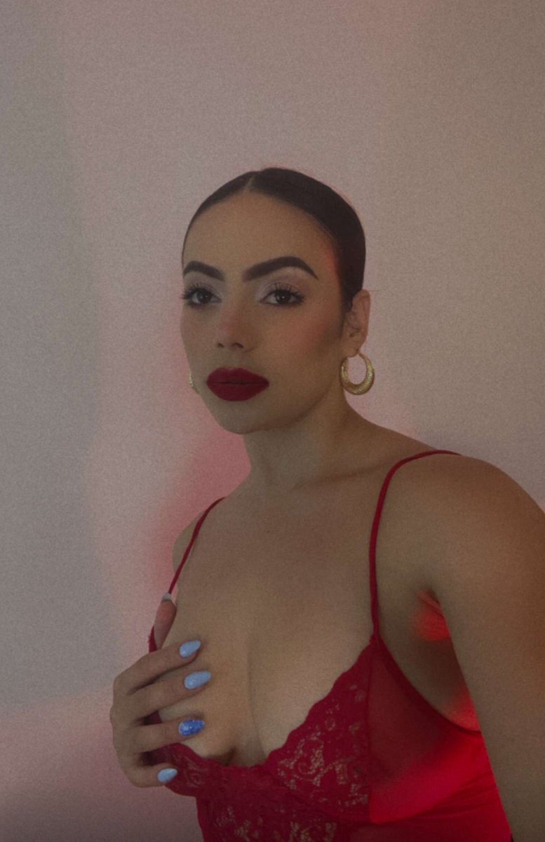 thomsonstefy's tweet photo. We have an appointment together🥵🔥
https://t.co/fFxYmKFGfF 
I'm live now 🫧
@CamsodaLife https://t.co/2hajsD5wQ4