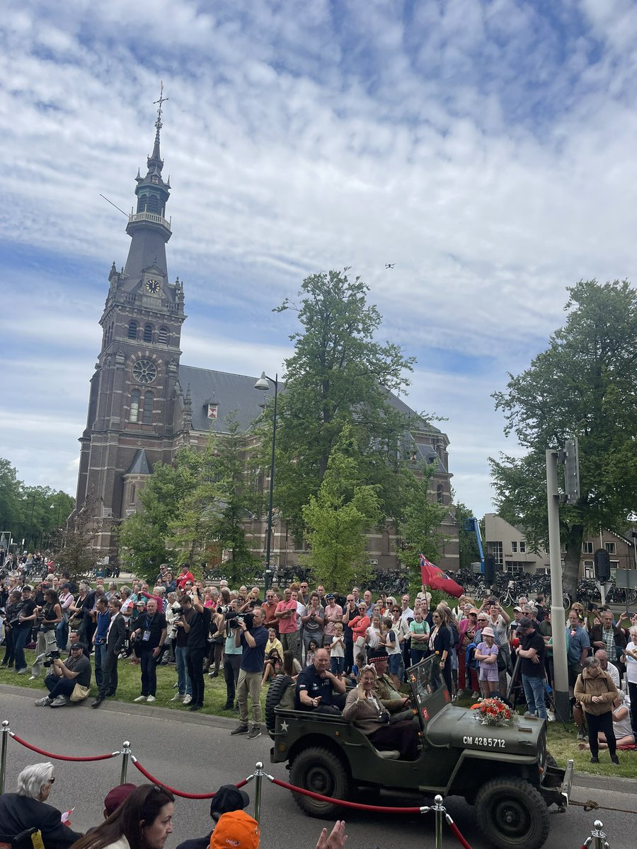 80 jaar geleden vochten deze mensen voor onze vrijheid. Zo mooi dat we hen nogmaals konden bedanken en eren! 🇨🇦
Zo mooi dat veel Apeldoorners met dit doel aanwezig waren.