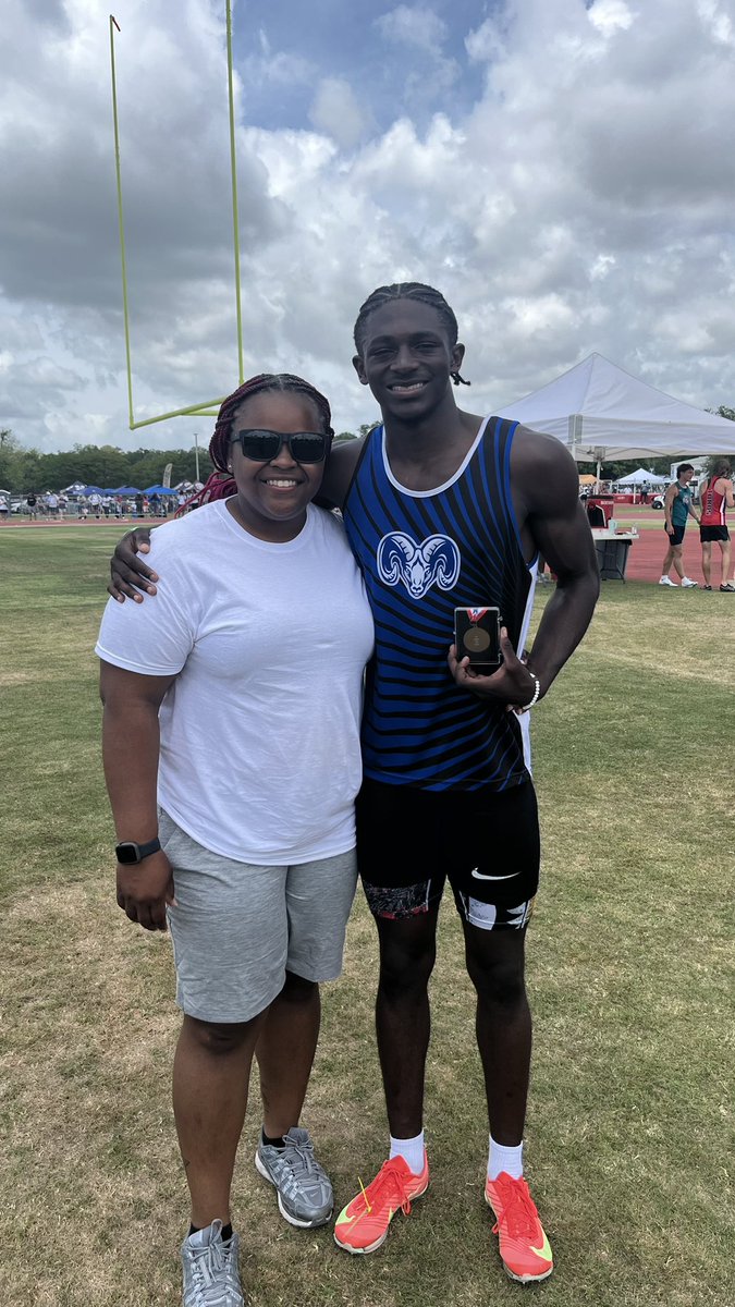 OverlyEJAY's tweet image. Blessed to have the opportunity to compete at The Track State Championship in Gulf Shores and win 2 Medals. Ran 22.4 in the 200 and came third in the 400 and third in the 4x4. @SpeedyDobbs14 @HallTechSports1 @RamsayFootball
@jbwoodall271 @_SouthernXpress @QuincyJenkins14