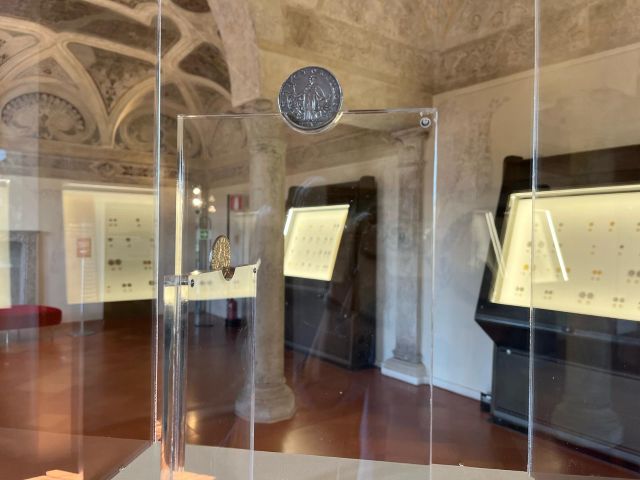 Palazzo Ducale, rarissime monete dell’epoca di Vincenzo I Gonzaga in prestito al Museo da sabato 3 maggio 2025 #mantova <a href="/PalazzoDucaleMN/">pal.mn</a> 
altramantova.it/it/news/tempo-…