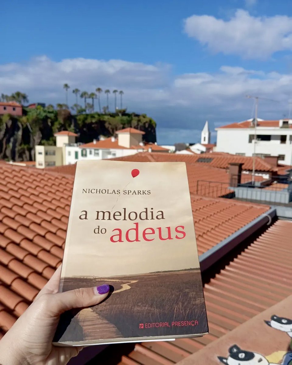 #WeekendVibes from Leituras da Isabel!🌤️ #TheLastSong 

Where is YOUR favorite reading spot?
