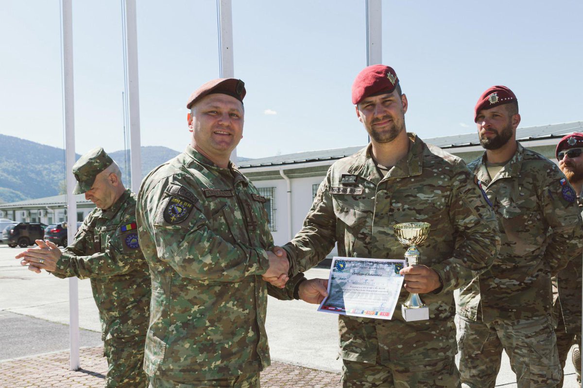 euforbih's tweet photo. 🇪🇺 Multinational Battalion in action 💪🔝

Multiple competitions between #EUFOR soldiers on the occasion of 🇷🇴Romanian #InfantryDay.

All participants were winners, and they all deserve our #respect.

#StrongerTogether #TogetherForBiH #BiH #EUFORBiH #EUFORYou https://t.co/5hJPZ6fqy3
