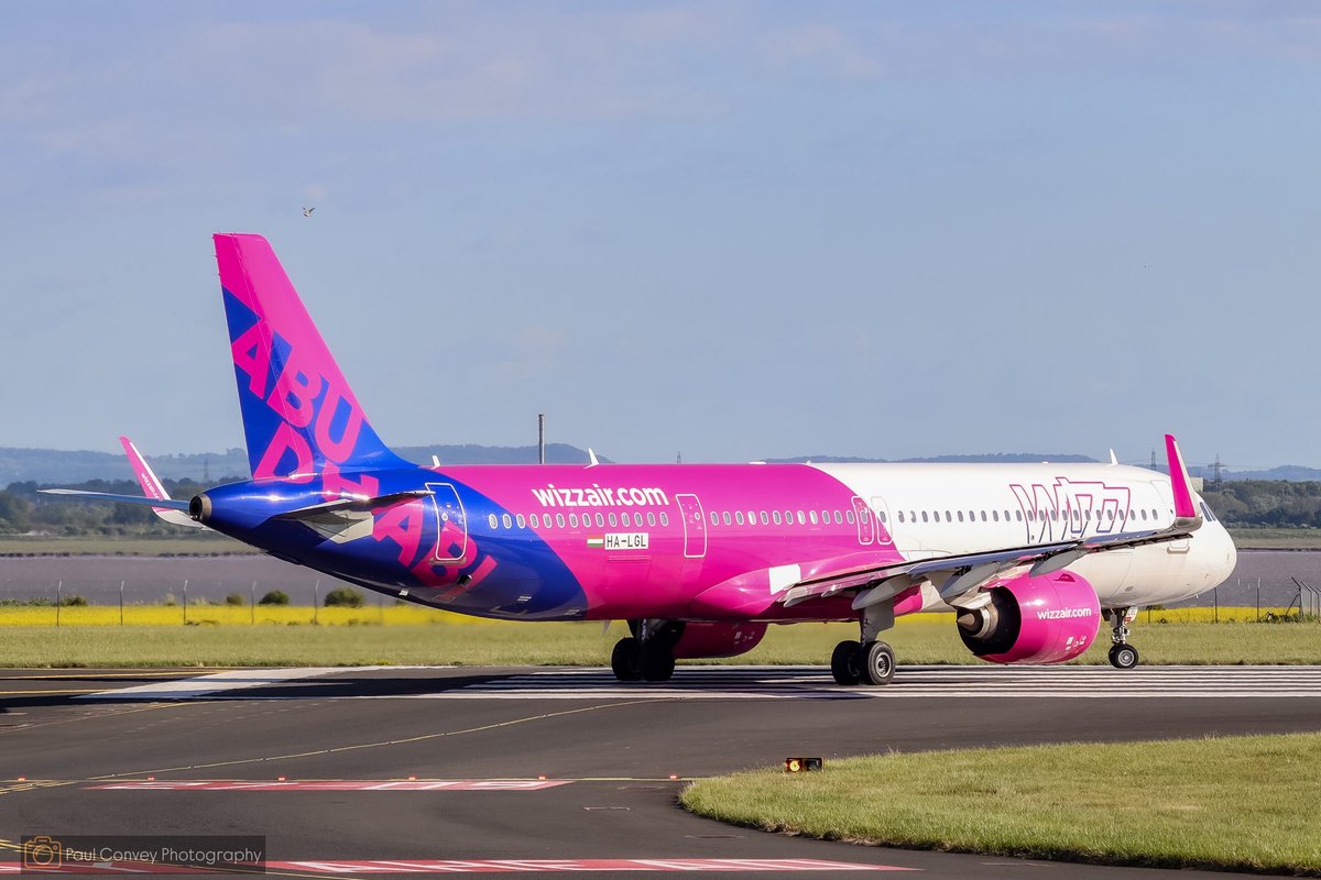 livinitlargee's tweet image. Yesterday finally got the @wizzair in the Abu Dhabi Livery today at Liverpool John Lennon Airport

Airline: Wizz Air (Abu Dhabi Livery)
Aircraft: Airbus A321-271NX
Reg: HA-LGL
Route: Liverpool (LPL)-Bucharest (OTP)

#lpl #liverpool #wizzair #airbus #aviation #a321 #avgeek