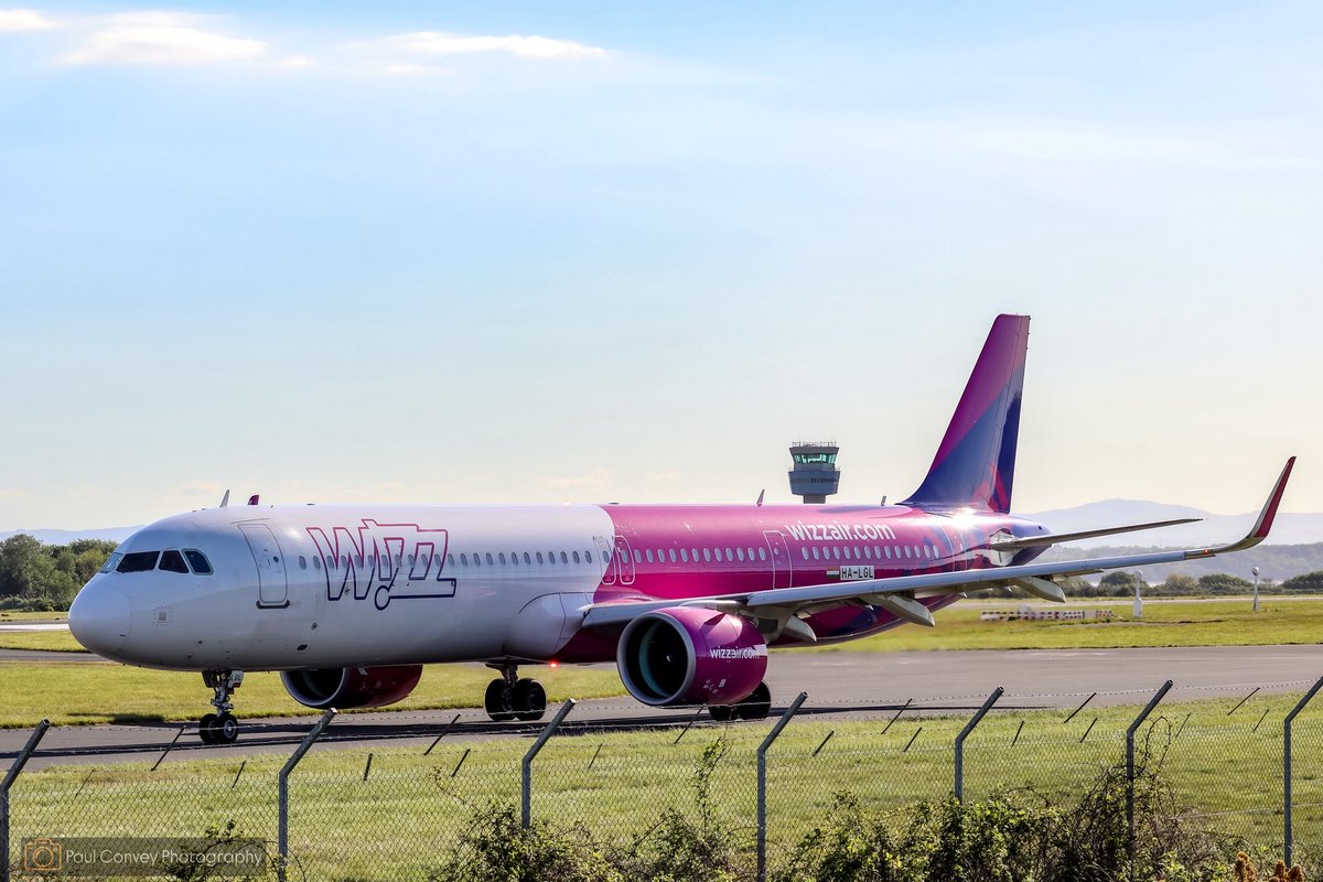 livinitlargee's tweet image. Yesterday finally got the @wizzair in the Abu Dhabi Livery today at Liverpool John Lennon Airport

Airline: Wizz Air (Abu Dhabi Livery)
Aircraft: Airbus A321-271NX
Reg: HA-LGL
Route: Liverpool (LPL)-Bucharest (OTP)

#lpl #liverpool #wizzair #airbus #aviation #a321 #avgeek