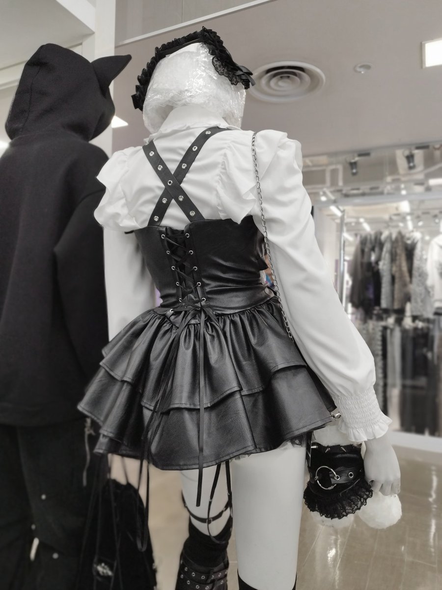 🤍🖤おすすめコーデ🤍🖤

IMVAL / Frill Leather Dress [BLK]
qooza.jp/products/detai…

IMVAL / Big Ribbon Shirt［WHT］
qooza.jp/products/detai…

IMVAL / Quilted Head Dress
qooza.jp/products/detai…

SELECT / ［Issue Girl］くまさんぬいぐるみBAG
qooza.jp/products/detai…