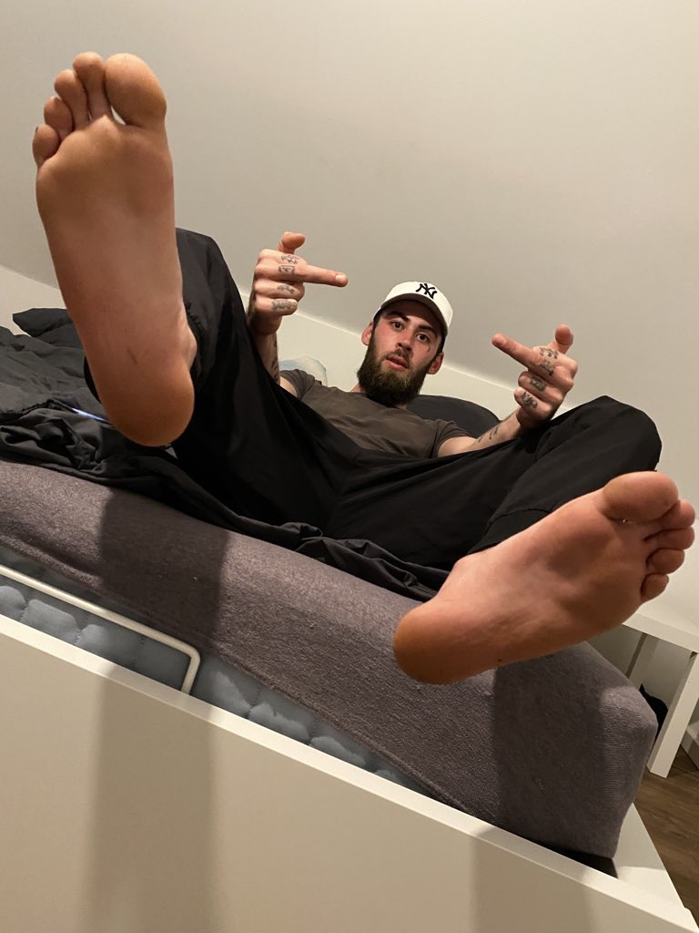 Du Hund Leckst denn Dreck unter meiner Sohle 🆎 

Keine Gnade Hab Respekt 😎

Wird Zeit dein Hirn 🧠 zu ficken 💀

#CashBoss #ZahlFotze #Sklave #PayPal