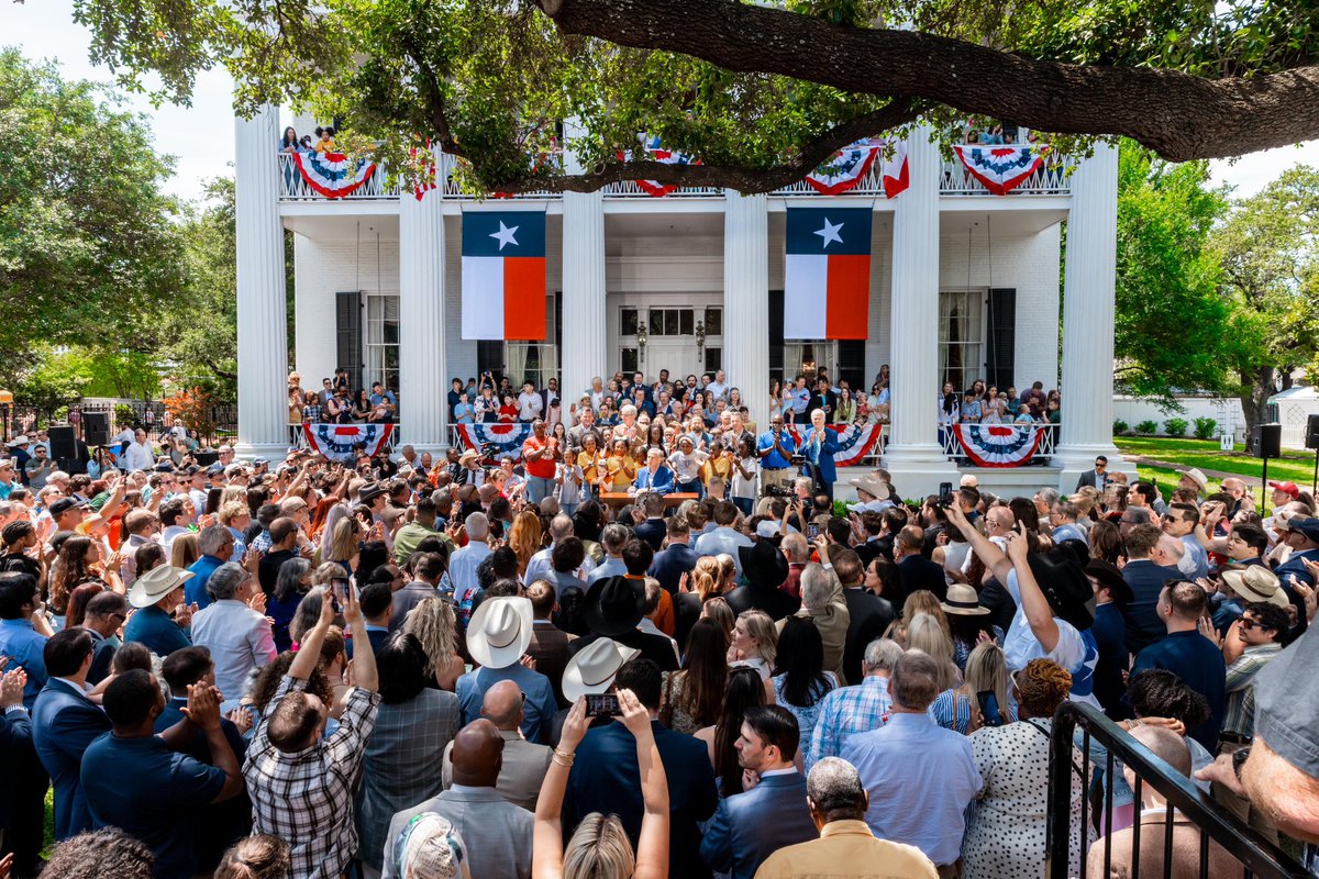 GregAbbott_TX's tweet image. I’ve met with so many families over the years who have longed for education freedom.

And that day has arrived.

Proud to sign school choice into law today.

Texas now empowers parents to choose the school that’s BEST for their child.