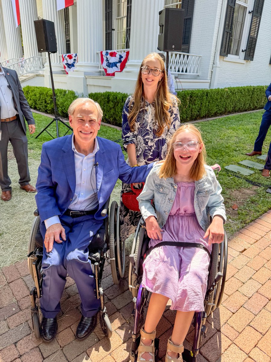 Stacy (@stacylynn624) on Twitter photo Had a front row seat to watch <a href="/GregAbbott_TX/">Greg Abbott</a> sign the School Choice bill today! It was a beautiful day! Had a front row seat to watch <a href="/GregAbbott_TX/">Greg Abbott</a> sign the School Choice bill today! It was a beautiful day!