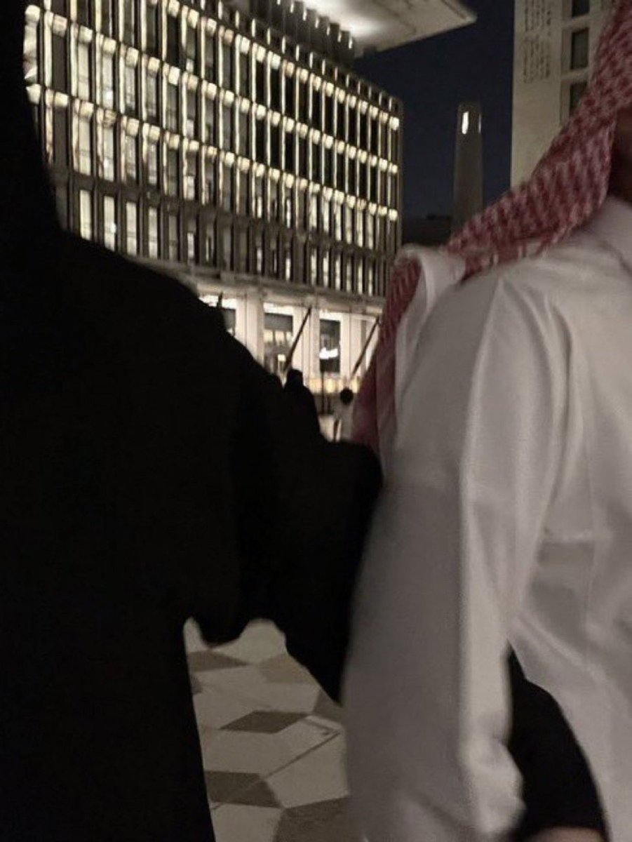 " ما على الماضي حسايف فدوتك عمرٍ بقى لي 
كل يوم يمرّ جنبك .. من حياتي فيه قيمة ❤️ "
