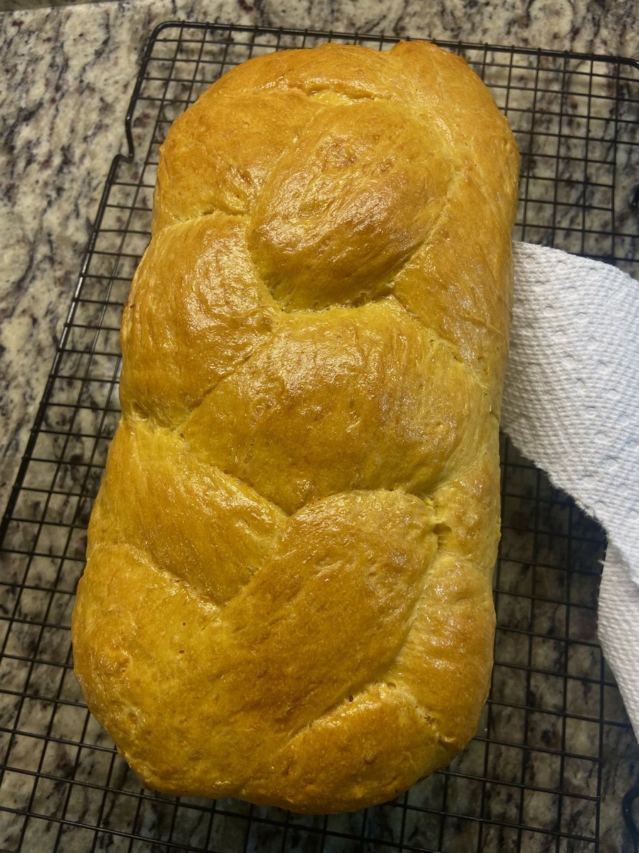 BriLee_____'s tweet photo. Sweet potato brioche loaf. Will be using this for French toast tmrw. https://t.co/hWHnGqvJxZ