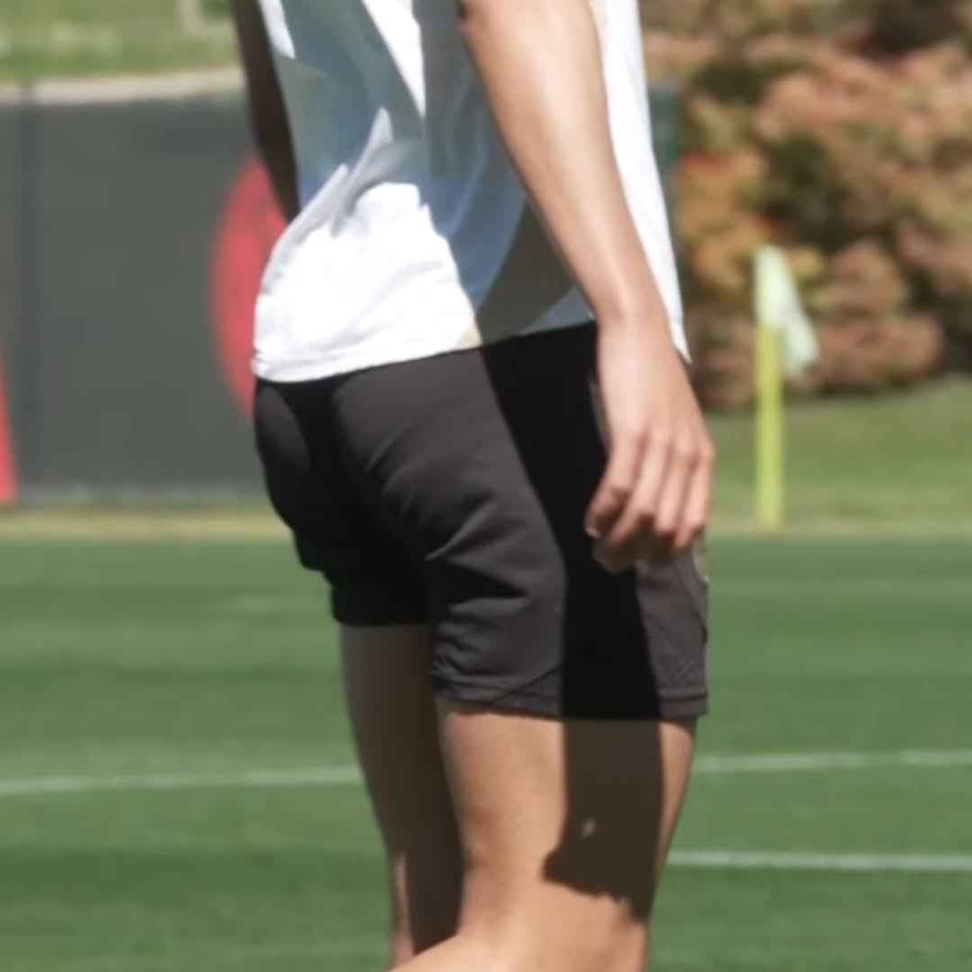 اححح حجم فخوذه وطيزه 😫😵‍💫!!