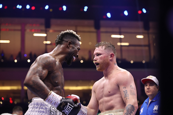 Diego Mtz Cabrera (@diegonews) on Twitter photo .<a href="/Canelo/">Canelo Alvarez</a> gana por decisión unánime a William Scull en una pelea donde el rival mostró que su mejor golpe es correr.
Las tarjetas fueron 115-113, 116-112, 119-111 en favor del mexicano
Tras el resultado, anuncian la pelea con Crawford.
#CaneloScull
<a href="/reformacancha/">CANCHA</a> <a href="/SanCadilla/">San Cadilla</a> .<a href="/Canelo/">Canelo Alvarez</a> gana por decisión unánime a William Scull en una pelea donde el rival mostró que su mejor golpe es correr.
Las tarjetas fueron 115-113, 116-112, 119-111 en favor del mexicano
Tras el resultado, anuncian la pelea con Crawford.
#CaneloScull
<a href="/reformacancha/">CANCHA</a> <a href="/SanCadilla/">San Cadilla</a>