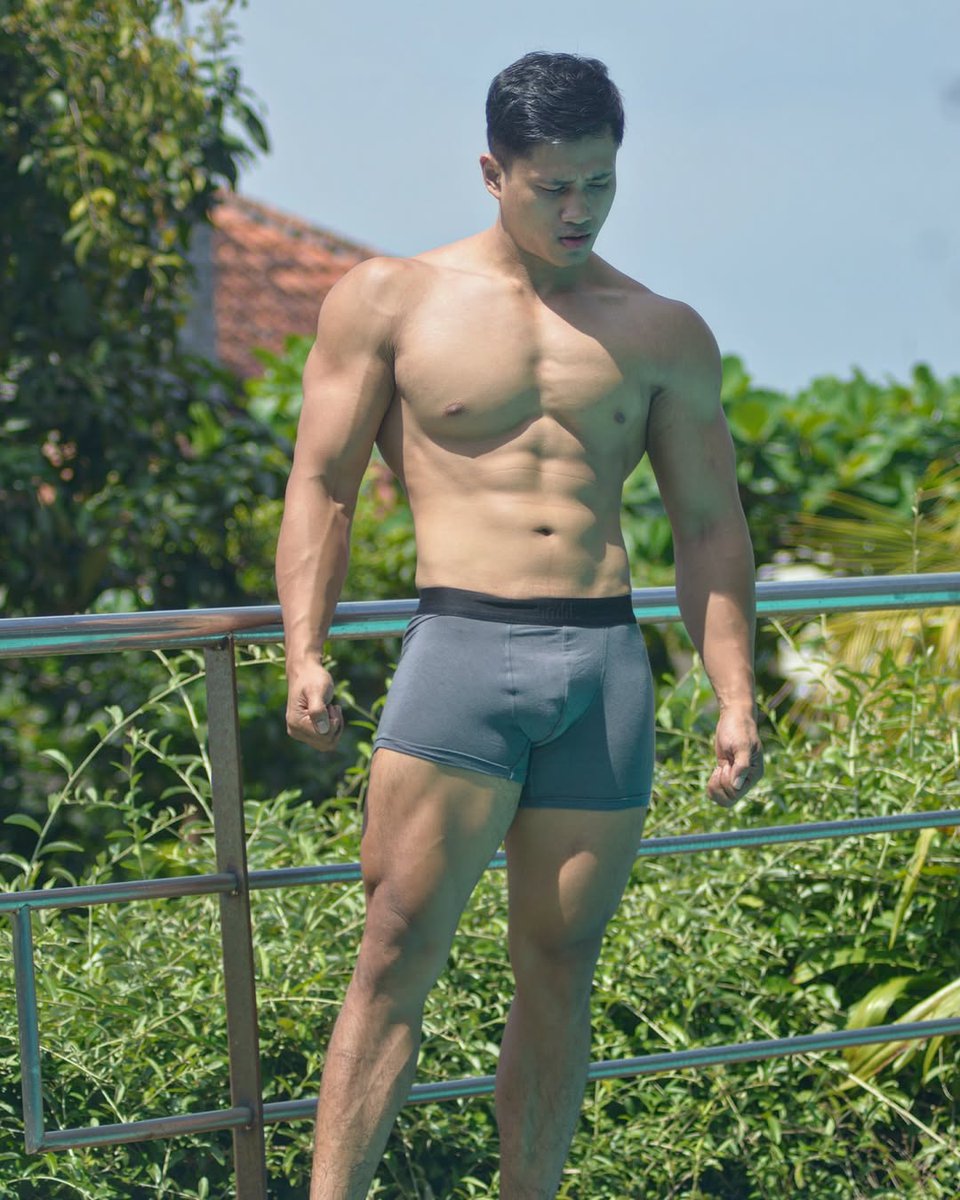 Pilih mana? 💪🏽💦
-budi