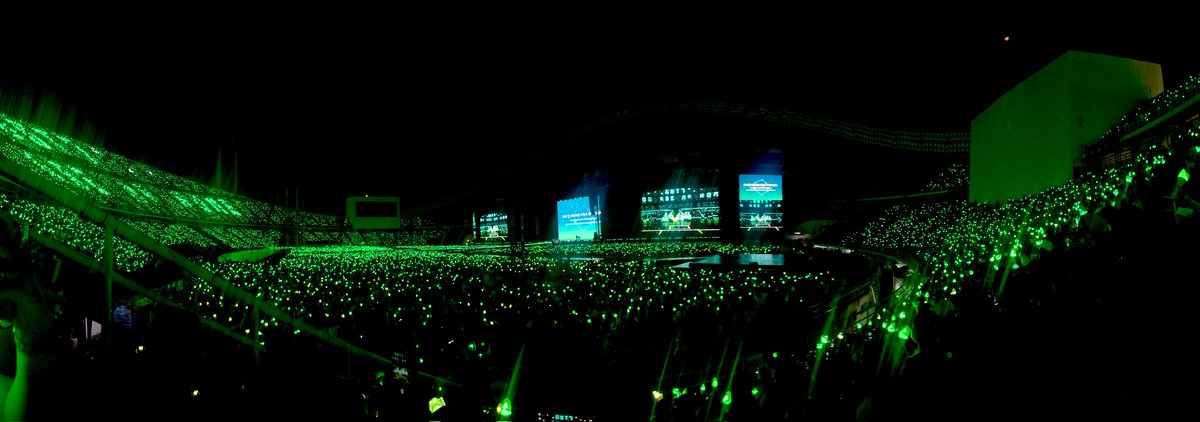 BYSEVEN_7's tweet photo. ขอบคุณที่กลบมา ขอบคุณที่อยากกลับมาอีก
I💚GOT7 forever 

#GOT7
#GOT7inราชมัง 
#GOT7_NESTFESTinBKK 
#IGOT7 https://t.co/ftQIWH4bwY