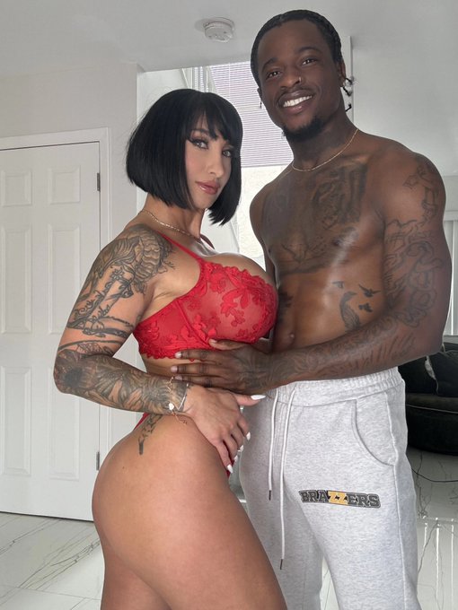 Watch Cherry Devivre's leaked NSFW photo on TwXstars