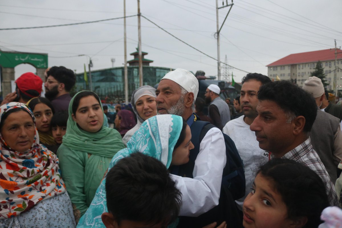 uniindianews's tweet image. Tears, prayers, and heartfelt #farewells marked an emotional morning at the Haj House in Bemina as the first batch of 178 #Hajjpilgrims from Jammu and Kashmir began their spiritual journey to the holy city of Makkah on Sunday. 
UNI Photo Shah Junaid