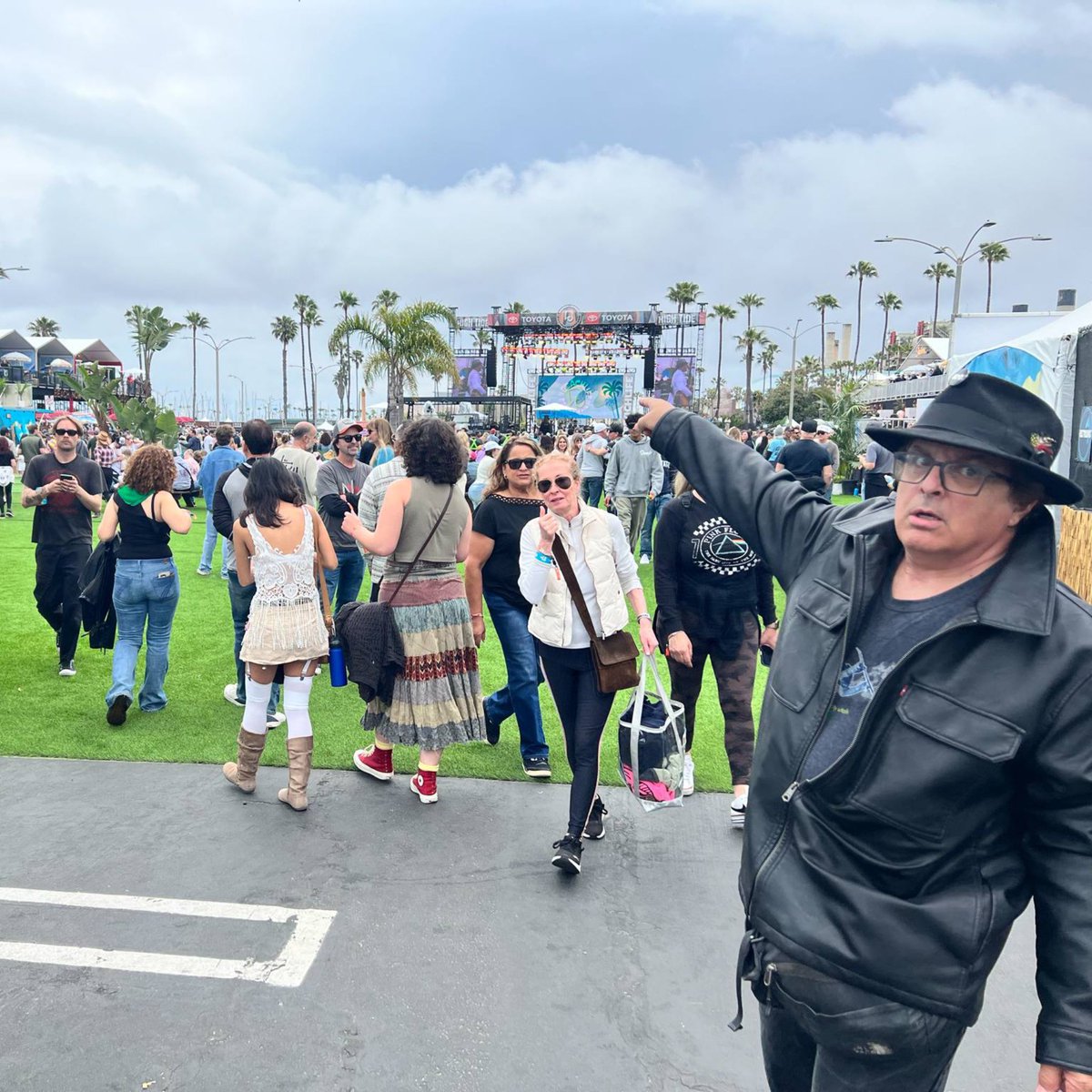 Perry Caravello Live tweet media