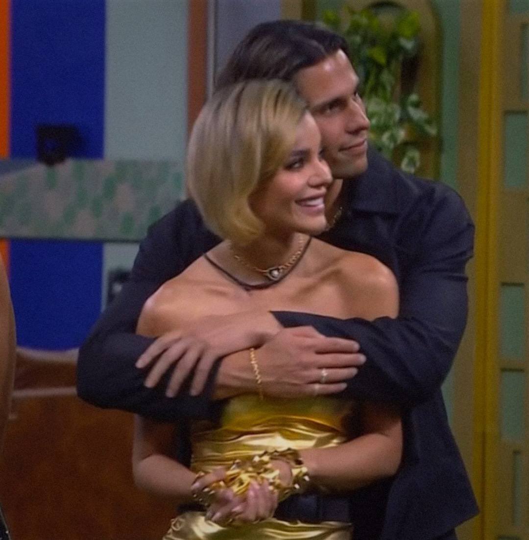 fdmartigc's tweet image. LUCA MERECE SER EL GANADOR❤️‍🔥!!!
porque junto con @AleskaGenesis nos recuerdan que lo importante siempre es ser leal a uno mismo, a sus sentimientos sin importar el que dirán😍🥹💘… #LucaGanador #LCDLFAllStars #LCDLF5 #LucaOnestini #TeamLucaUSA #EfectoLuca