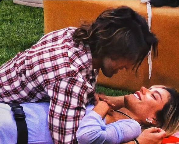 fdmartigc's tweet image. LUCA MERECE SER EL GANADOR❤️‍🔥!!!
porque junto con @AleskaGenesis nos recuerdan que lo importante siempre es ser leal a uno mismo, a sus sentimientos sin importar el que dirán😍🥹💘… #LucaGanador #LCDLFAllStars #LCDLF5 #LucaOnestini #TeamLucaUSA #EfectoLuca