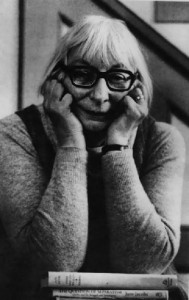 Día Jane Jacobs! El primer fin de semana de mayo en varias ciudades del mundo se hacen caminatas  y paseos por la ciudad con el fin de reconocer nuestro barrio, ¿Quién fue Jane Jacobs?
En vísperas de elecciones departamentales y Municipales rinde dedicarle 5´ a este hilito