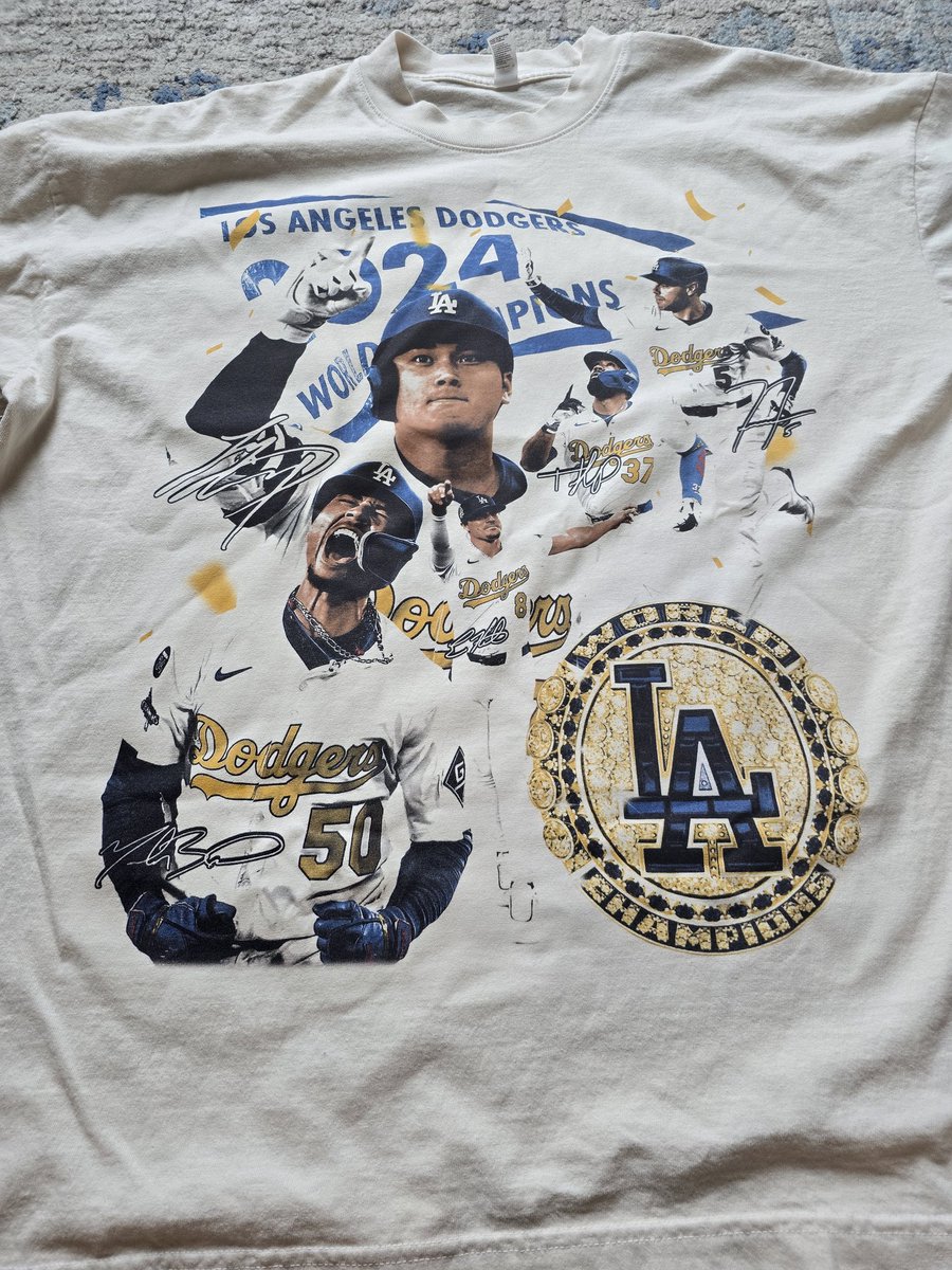 RubenAr2018's tweet image. Dodger tee 🔥
Doubled up
Waiting in the white and royal now
@vinceayg_
