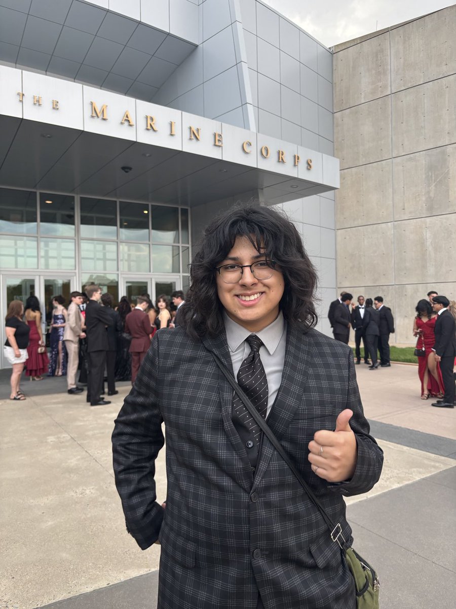 ColganFin's tweet image. The FINS are looking sharp at prom!