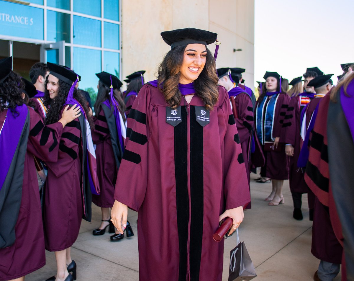 TAMULawSchool's tweet photo. Give it up for the Aggie Law Class of 2025! π #TAMUgrad https://t.co/7nUZXsZO3i