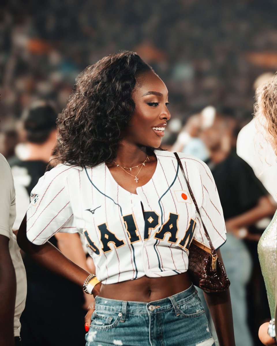 lemedia100filtr's tweet image. La présence de Olivia Yacé au stade 🏟️ 

#concertdidib