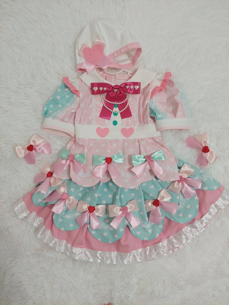 Yu234234's tweet photo. ももいろほっぺの衣装を作って、おかいつのファミコンへ🥹
推し(娘)が喜んでくれて良かったです🥳 https://t.co/KGKqFsujcs