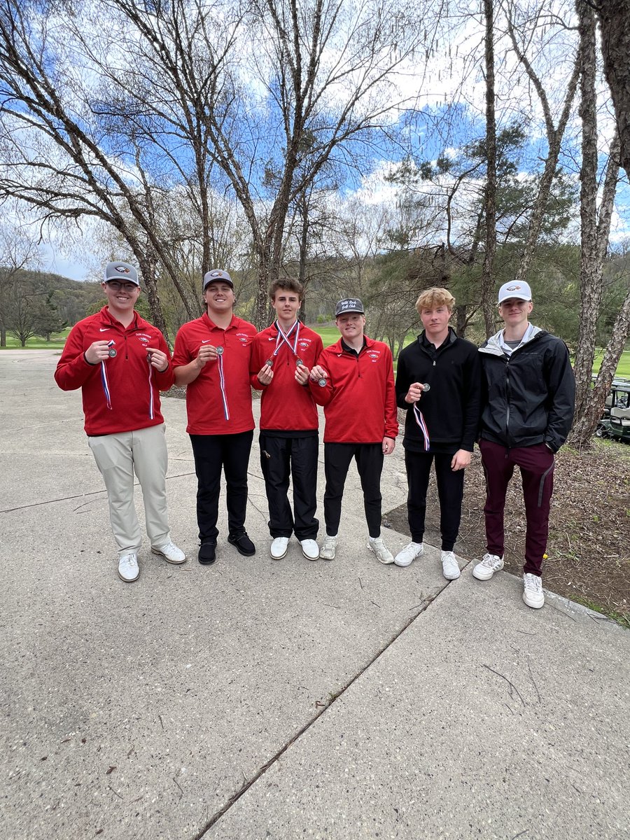 It was great to see 2024 Graduate and former Sauk Prairie golfer Garret Mittelstaedt come out to cheer on the guys today! Thanks for the support, Garret!